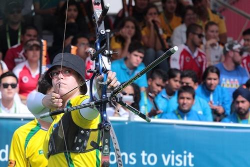 Sarah Nikitin, arqueira brasileira que ficou em 8º no Mundial de Tiro com Arco de 2013 / Foto: Federação Internacional / Divulgação